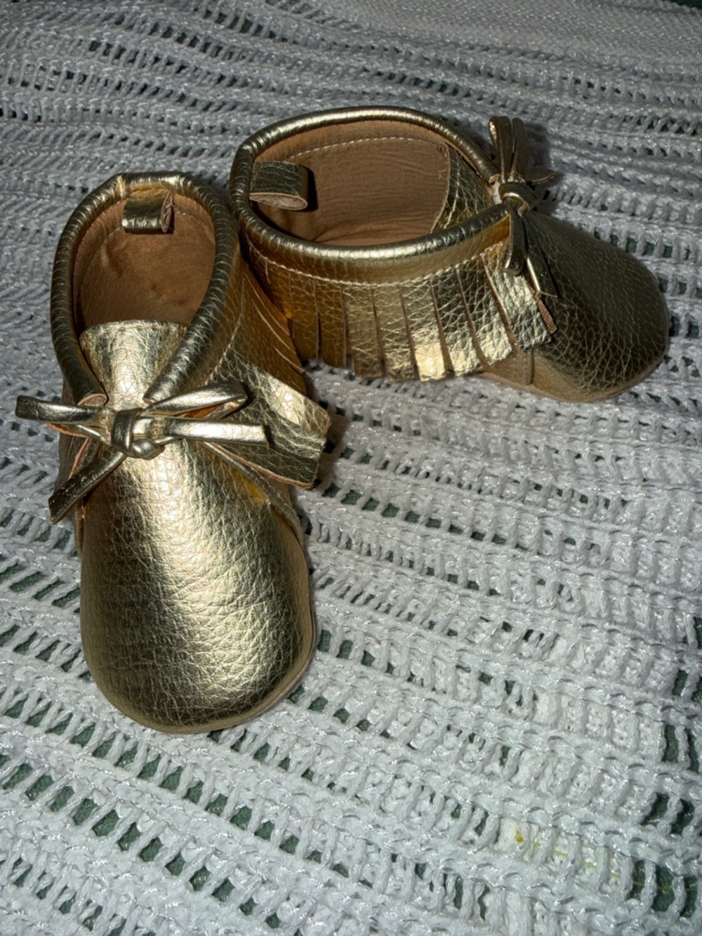 Old Navy 💛💛 Gold Toddler Moccasins 💛💛 w/ Bow - 12-18 months